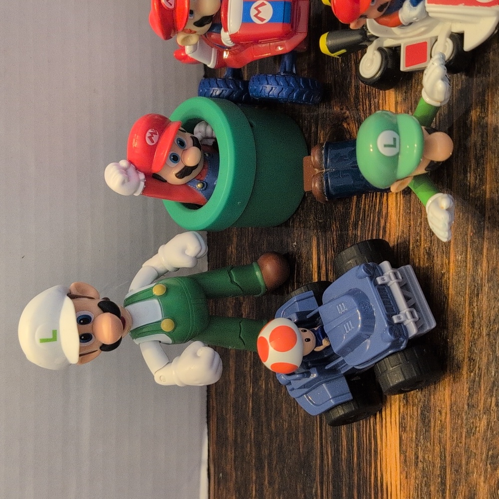Nintendo Super Mario Kart Toy Lot with Luigi and Mario Figures - Picture 4 of 5